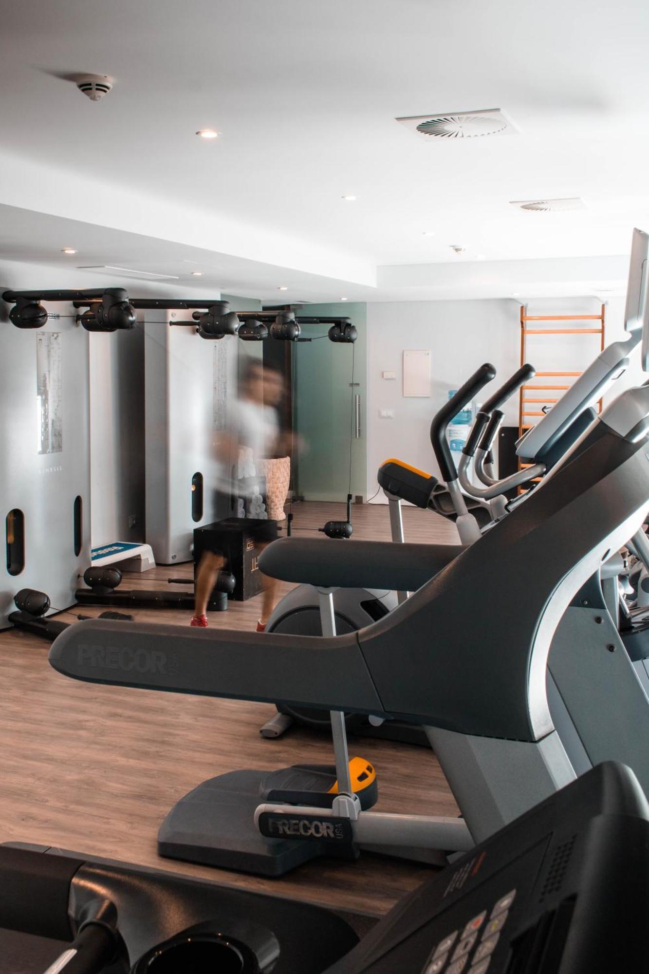 Monchique Resort & Spa Exterior foto A gym in a hotel